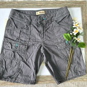 Gray Bermuda short.